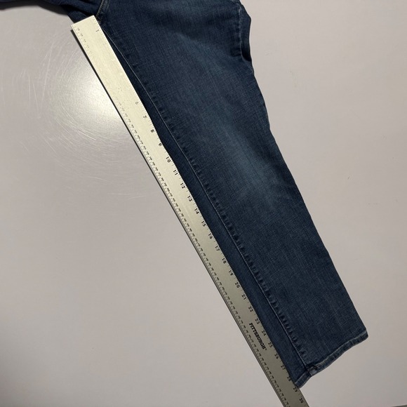 Levis 505 Straight Leg Jeans Womens Size 27 x 29 Medium Wash Blue Denim Mid Rise - Picture 13 of 14